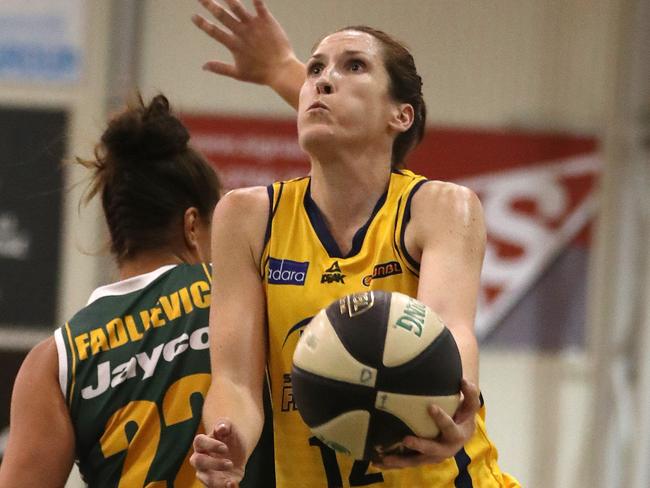 A standout season with the Sydney Uni Flames saw Belinda Snell recalled to the Opals.