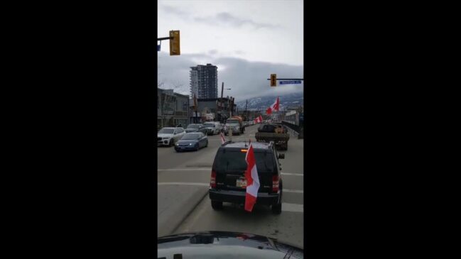 Vehicles Crawl Through Kelowna in Support of Anti-Mandate Trucker Convoy