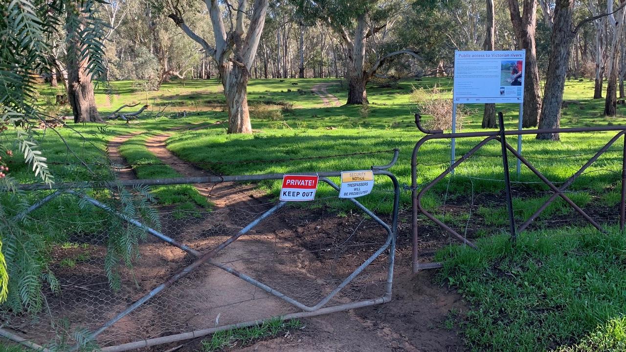 Right of access: A landholder uses trespass signage to try and keep the public of his licensed water frontage on the Goulburn River, while a government sign states the opposite.