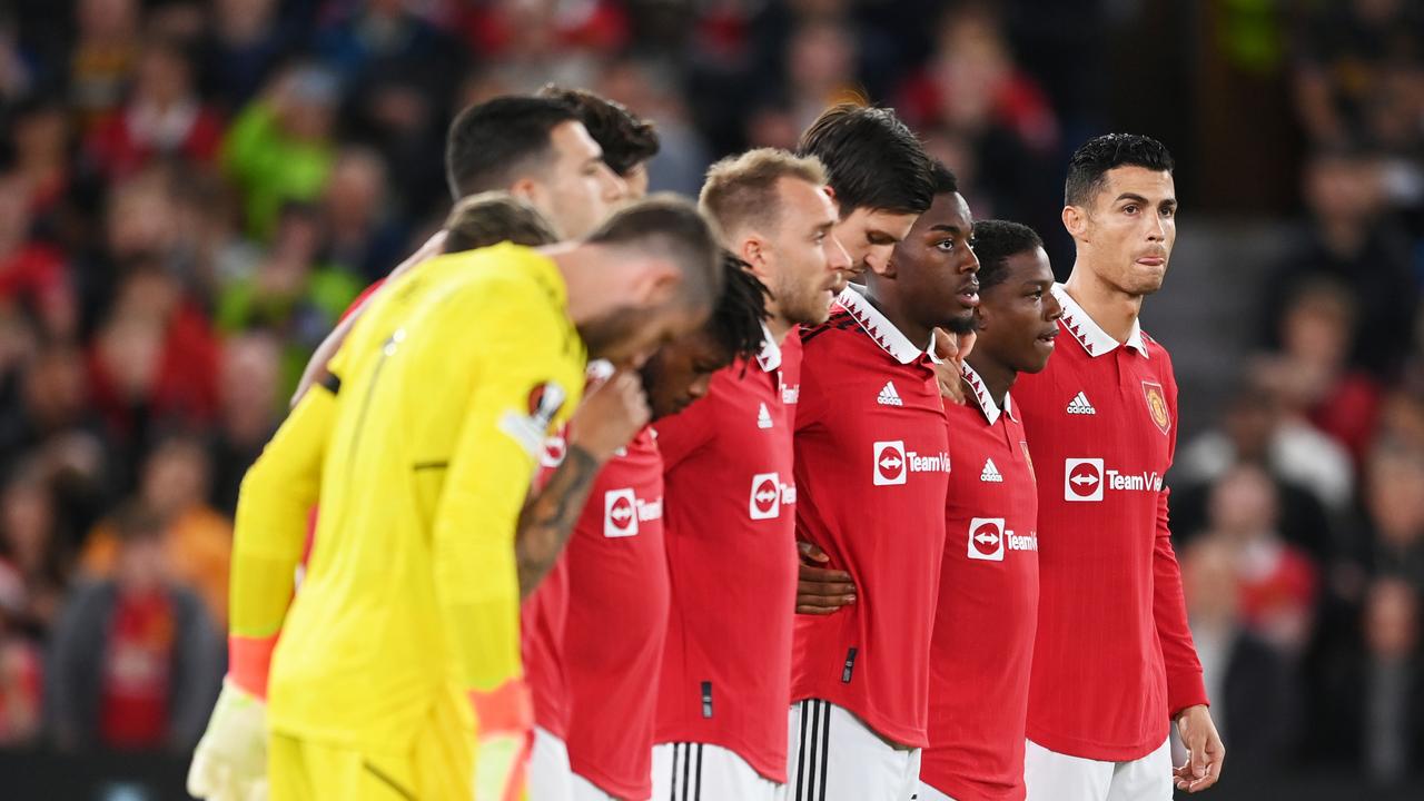 MANCHESTER, ENGLAND - SEPTEMBER 08: Cristiano Ronaldo of Manchester United observe a minutes silence with teammates after it was announced that Queen Elizabeth II has passed away today prior to the UEFA Europa League group E match between Manchester United and Real Sociedad at Old Trafford on September 08, 2022 in Manchester, England. (Photo by Michael Regan/Getty Images)