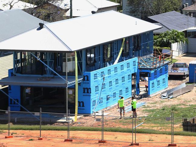 GENERIC BUILDING SHOTS. labourer, builder, building, site, Eagle Farm, real estate, housing, construction. Photo: Jodie Richter