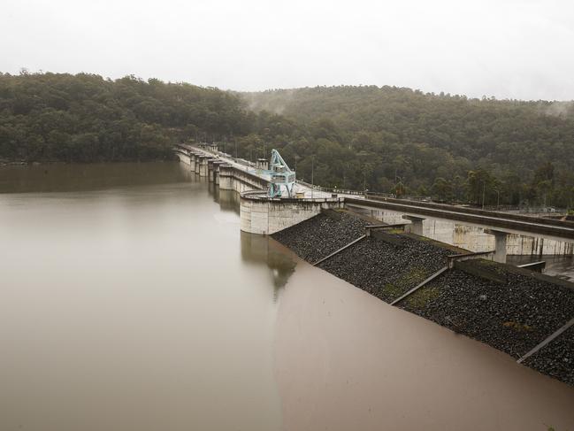 SYDNEY, AUSTRALIA - Newswire Photos October 05, 2022: A general view of the Warragamba Dam in Sydney as the wet weather continues. Picture: NCA Newswire / Gaye Gerard