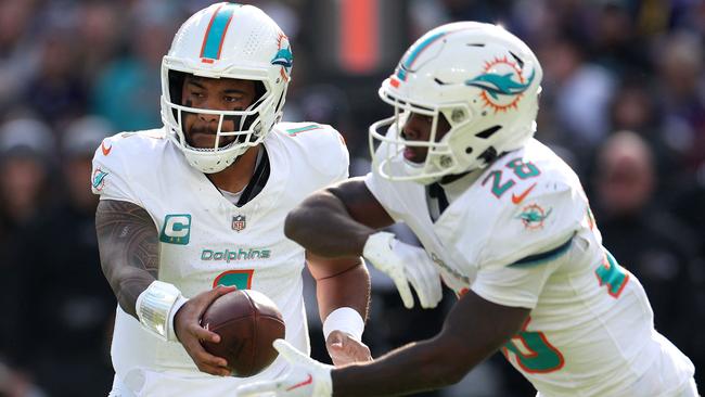 Quarterback Tua Tagovailoa of the Miami Dolphins fakes a hand-off to running back De'Von Achane in Week 17 Picture: Rob Carr/Getty Images