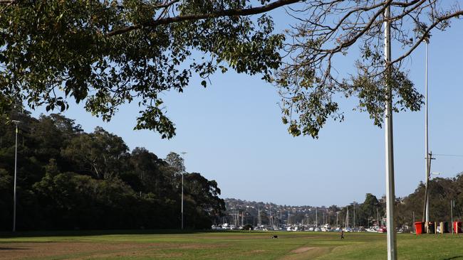 Public toilets in the suburb are located at sites including Primrose Park.