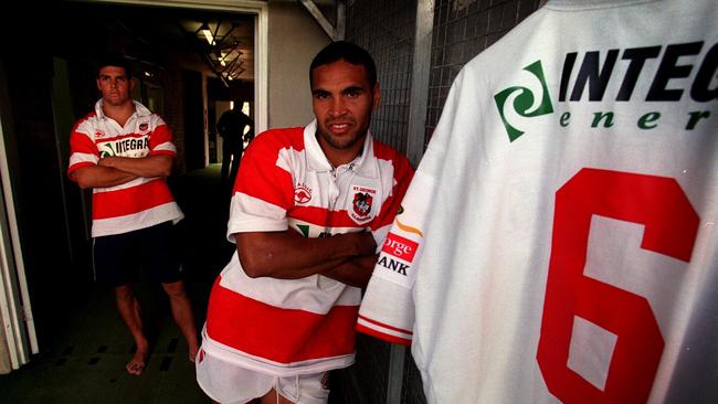 Trent Barrett (L) and Anthony Mundine both coveted the No.6 jersey.