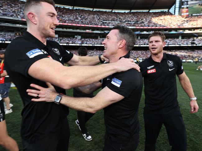 MELBOURNE , AUSTRALIA. September 30, 2023. AFL Grand Final between Collingwood and the Brisbane Lions at the MCG.  Craig Macrae, senior coach of the Magpies with Daniel McStay and Taylor Adams   .Picture by Michael Klein