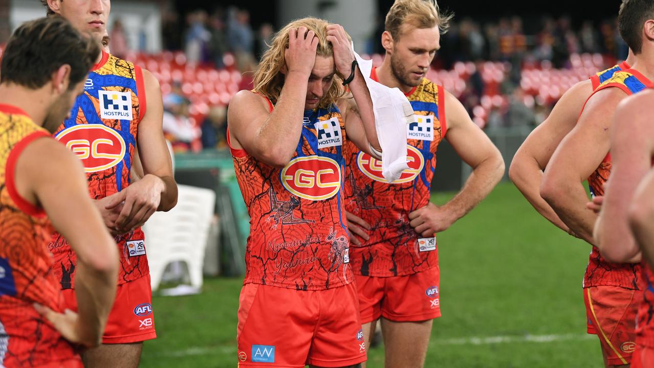 Suns players react following the loss. (AAP Image/Dave Hunt)