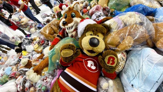 Teddy bears thrown on 2024 ice