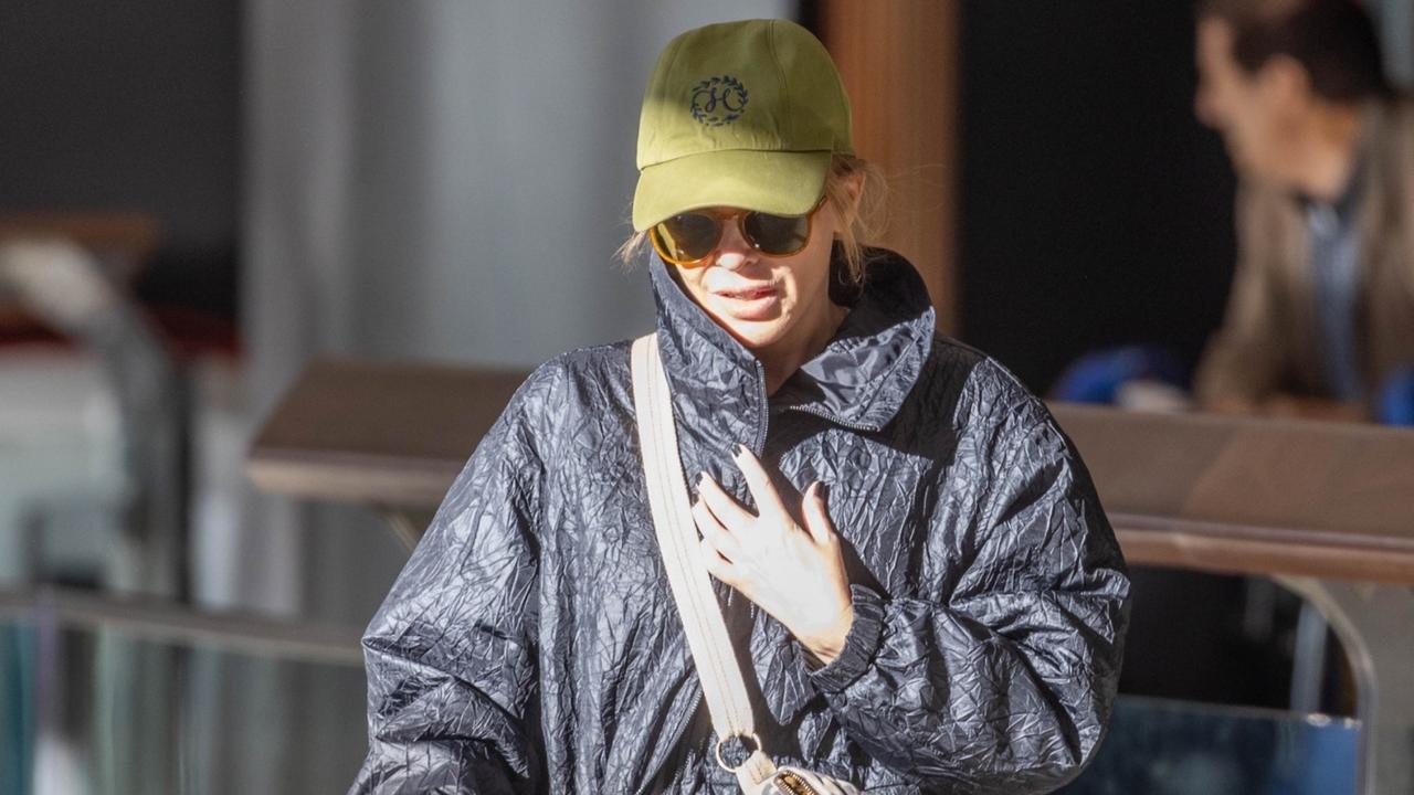 Kylie hits Melbourne in grunge look disguise