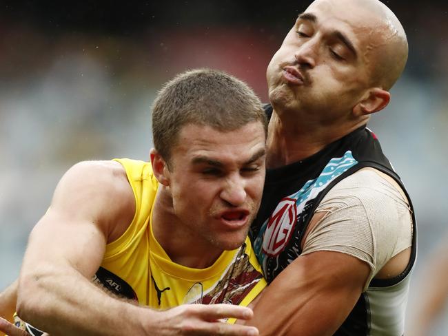 Sam Powell-Pepper nabs Tiger Jack Ross. Picture: Darrian Traynor/AFL Photos/via Getty Images