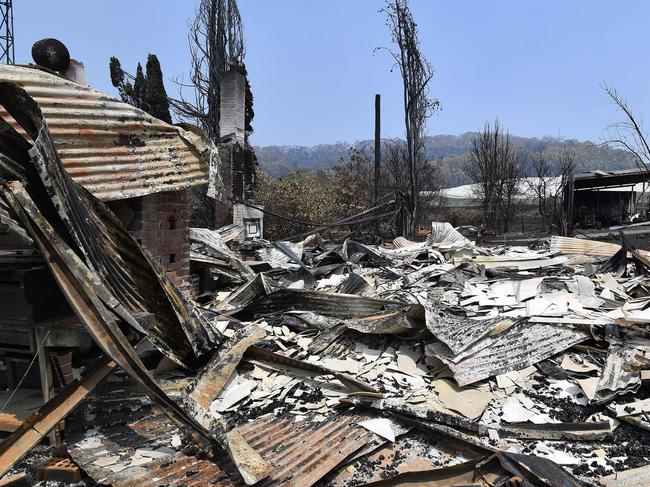 A burnt house is seen after bushfire in Batlow, in Australia's New South Wales state on January 8, 2020. - Australian officials issued fresh evacuation warnings on January 8, 2020 ahead of a forecast spike in the intensity of out-of-control bushfires that have devastated vast swathes of countryside and sent smoke clouds as far away as Brazil. (Photo by SAEED KHAN / AFP)