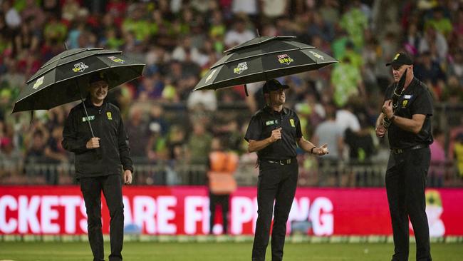 Rain caused the Big Bash League game between the Sydney Sixers and Sydney Thunder to be abandoned just short of the five over mark. Picture: Brett Hemmings/Getty Images.