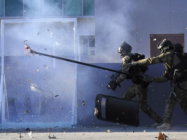 South Korean special warfare soldiers take part in an anti-terror drill ahead of PyeongChang 2018 Winter Olympic Games, to be held in February. Picture: Jung Yeon-Je/AFP