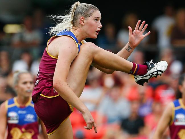 GOLD COAST, AUSTRALIA - MARCH 25:  Tayla Harris  of the Lions in action  during the AFL Women's Grand Final between the Brisbane Lions and the Adelaide Crows on March 25, 2017 in Gold Coast, Australia.  (Photo by Jason O'Brien/Getty Images)