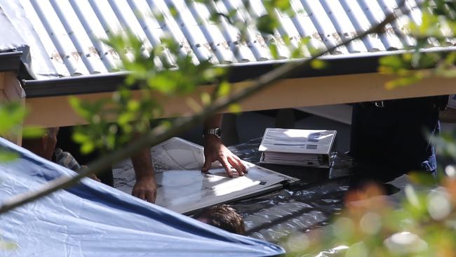 Police at 2 Gilwinga drive Bayview where police are conducting a search for the body of Lynette Dawson. Picture John Grainger.