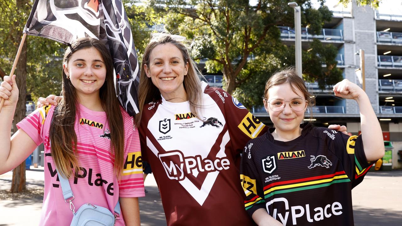 Fans show their colours ahead of NRL grand final