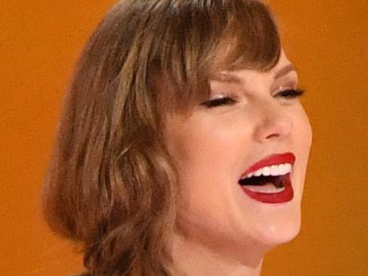 TOPSHOT - US singer-songwriter Taylor Swift accepts the Best Pop Vocal Album award for 