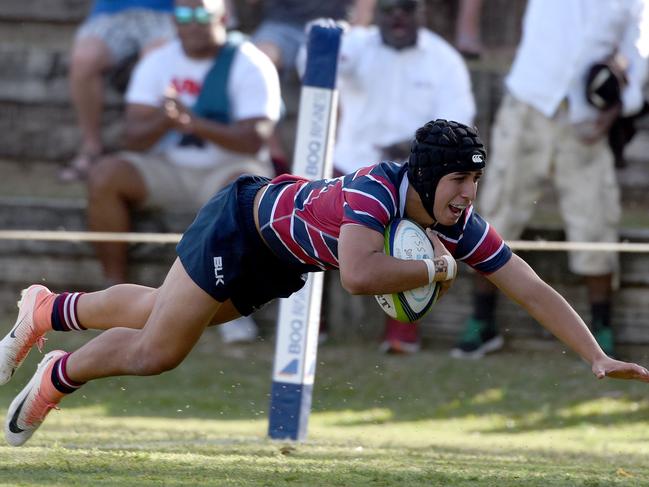 Dion Samuela scores a try. (Photo/Steve Holland)