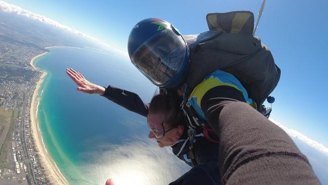 Forward Steps Mobility specialises in providing services to people who experience blindness and low vision living on the Gold Coast, it recently took clients, including Suzanne Hudson, skydiving .