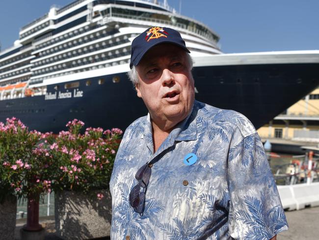 Image ©Licensed to i-Images Picture Agency. 09/07/2017. Venice, United Kingdom. Clive Palmer in Venice. Venice. Ex Australian Politician Clive Palmer leaves the cruise ship he is staying on in Venice. Picture by Andrew Parsons / i-Images