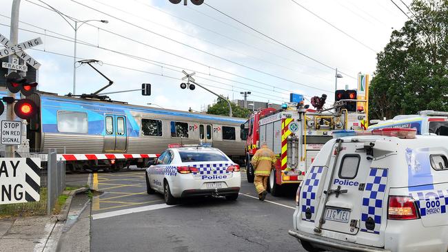 Man, 44, falls onto tracks at Highett railway station on August 16 ...