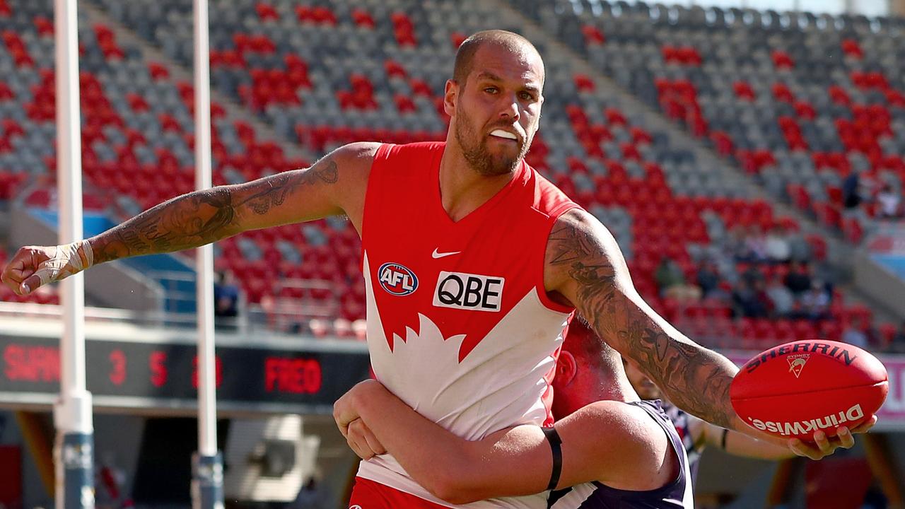 GOLD COAST, AUSTRALIA - JULY 25: Lance Franklin of the Swans is tackled by Luke Ryan of the Dockers during the round 19 AFL match between Sydney Swans and Fremantle Dockers at Metricon Stadium on July 25, 2021 in Gold Coast, Australia. (Photo by Kelly Defina/Getty Images)