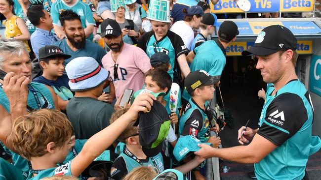 AB de Villiers (right) was a sought-after signature at the Gabba during his debut game for Brisbane Heat.