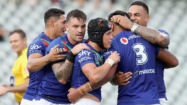 GOSFORD, AUSTRALIA - MAY 02: Adam Pompey of the Warriors celebrates his try with team mates during the round eight NRL match between the New Zealand Warriors and the North Queensland Cowboys at Central Coast Stadium, on May 02, 2021, in Gosford, Australia. (Photo by Ashley Feder/Getty Images)