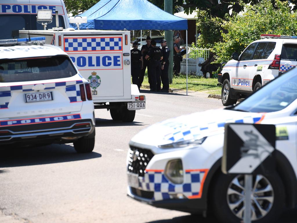 Townsville police are investigating a homicide in Mundingburra. A man, 25, has been taken into custody. Picture: Shae Beplate.