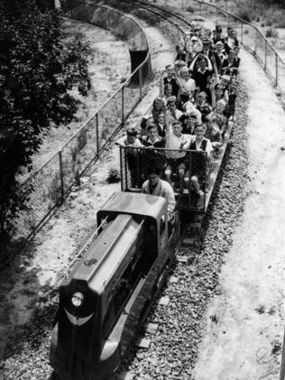 Melbourne 1945: Photos Of Life In The 1940s 