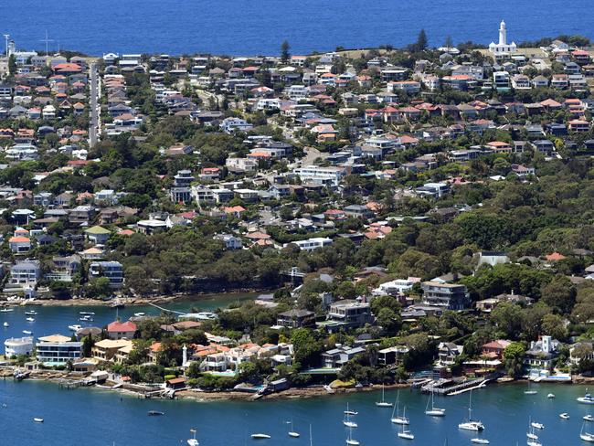 An aerial image shows houses located in Vaucluse in the New South Wales city of Sydney, Sunday, 17 February 2019. (AAP Image/Sam Mooy) NO ARCHIVING, EDITORIAL USE ONLY