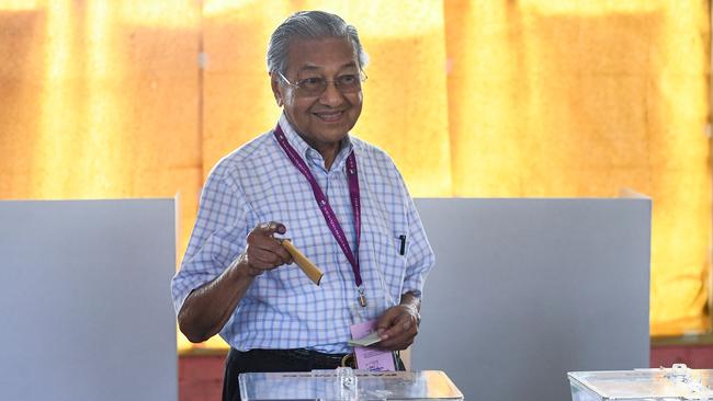 Mahathir Mohamad votes in Alor Setar. Picture: AFP