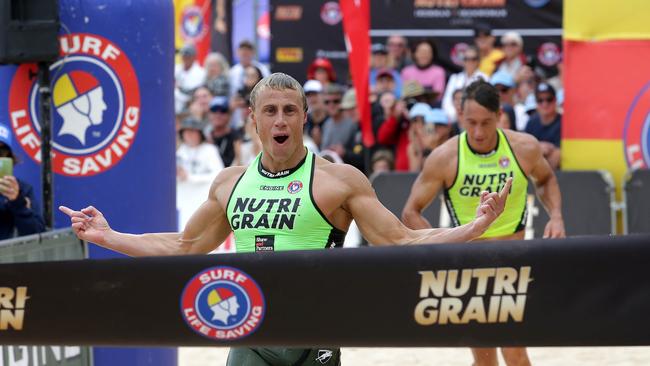 Matt Bevilacqua beating Ali Day in the opening round of the Nutri-Grain series.