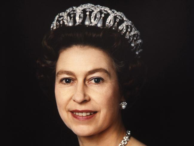 SPECIAL PRICE. British monarch HM Queen Elizabeth II pictured wearing the blue mantle of the Order of the Star of the Garter, in Buckingham Palace, London, UK. 1975 21450