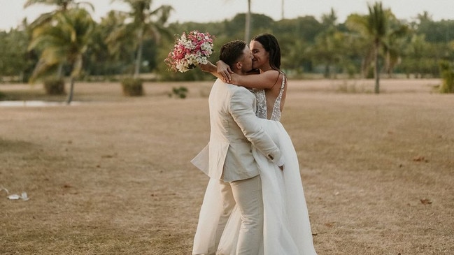 Post ceremony, did a photo shoot the couple among the palm trees of the resort's grounds. Photo: Instagram/@konnected.memories.