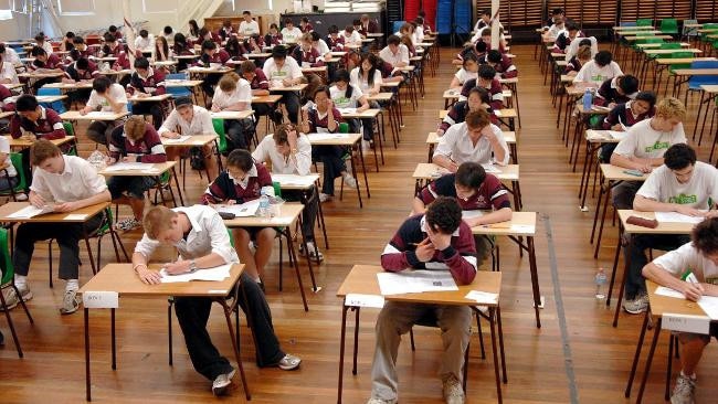 Too few students in Australia were prepared to do high-level maths and science and often teachers were not confident or prepared to teach the core subjects, the report reveals.