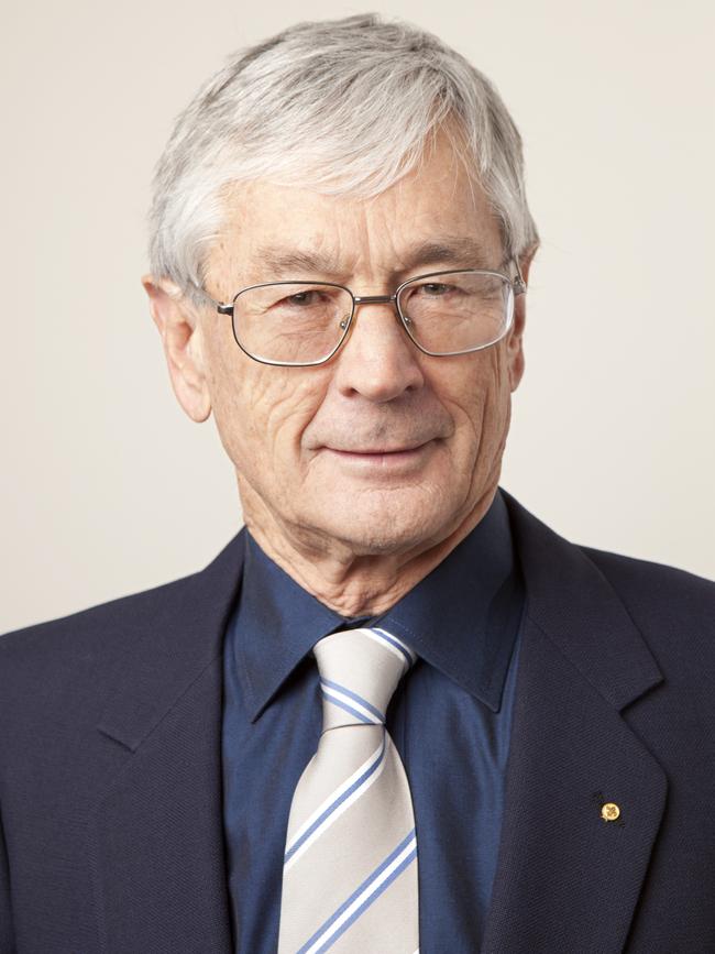 Businessman Dick Smith has called for migration to be cut to avoid Australian kids growing up like “battery hens”.