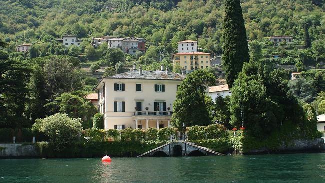 Lakeside view of Villa Oleandra.