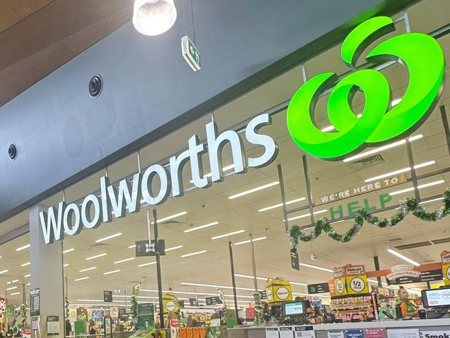 MELBOURNE, AUSTRALIA- NewsWire Photos DECEMBER 3, 2024: Woolworth workers continue a picket line at the Dandenong South Distribution centre. Pics if shelves in Woolworths with limited stock. Picture:  NewsWire