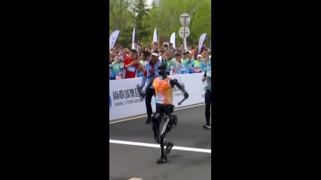 China pits robots against humans in half-marathon