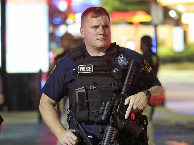 DALLAS, TX - JULY 7: Dallas police stand near the scene where four Dallas police officers were shot and killed on July 7, 2016 in Dallas, Texas. According to reports, shots were fired during a protest being held in downtown Dallas in response to recent fatal shootings of two black men by police - Alton Sterling on July 5, 2016 in Baton Rouge, Louisiana and Philando Castile on July 6, 2016, in Falcon Heights, Minnesota. Ron Jenkins/Getty Images/AFP == FOR NEWSPAPERS, INTERNET, TELCOS & TELEVISION USE ONLY ==