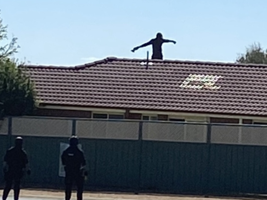 Police have swarmed a home in Provan Pl in Dubbo on April 21, 2023 where a man is currently engaged in a stand-off with officers.