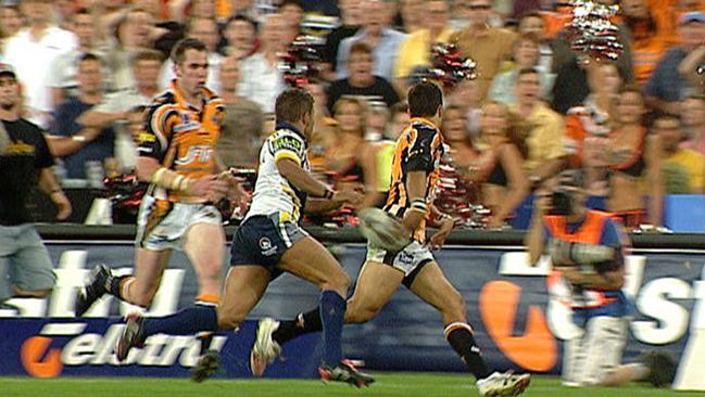 Magic Moment: 2005 Grand Final — Benji's flick to Pat Richards