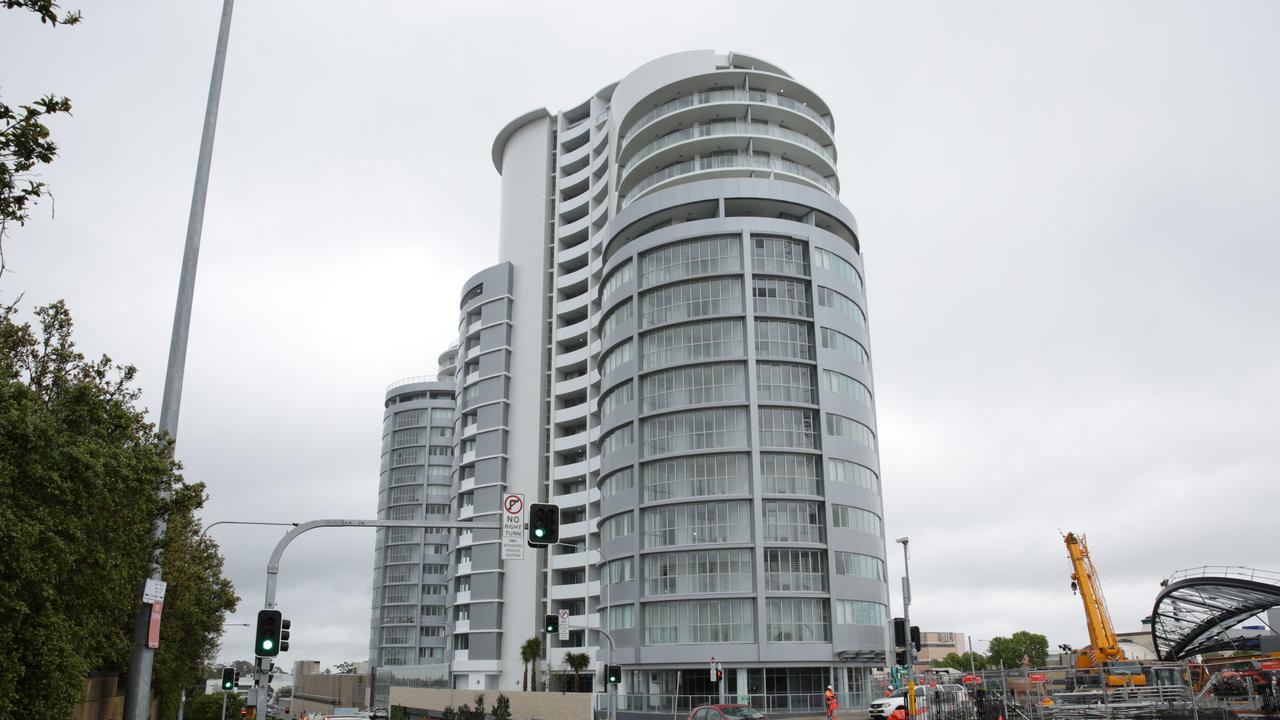 Some units in the Atmosphere Tower in Castle Hill have been advertised with two weeks free rent. Picture: AAP/Mark Scott