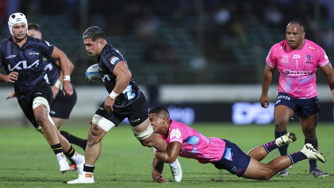 Lukas Ripley (tackling) of the Rebels during the round five Super Rugby Pacific match between Hurricanes and Melbourne Rebels. Photo by Hagen Hopkins/Getty Images