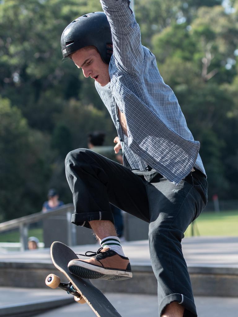 Jack Dolden pictured competing at Berowra skate park at the skate, scooter and BMX battle royale. (AAP IMAGE / MONIQUE HARMER)