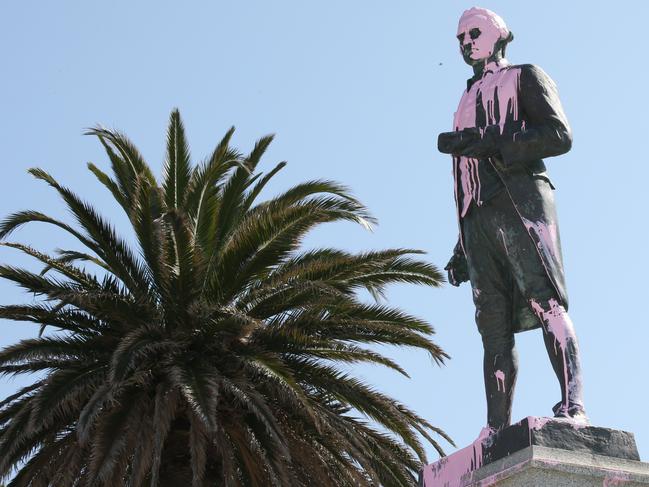 Pink paint is seen covering the head of the James Cook statue in St Kilda, Melbourne, Thursday, January 25. 2018. (AAP Image/David Crosling) NO ARCHIVING