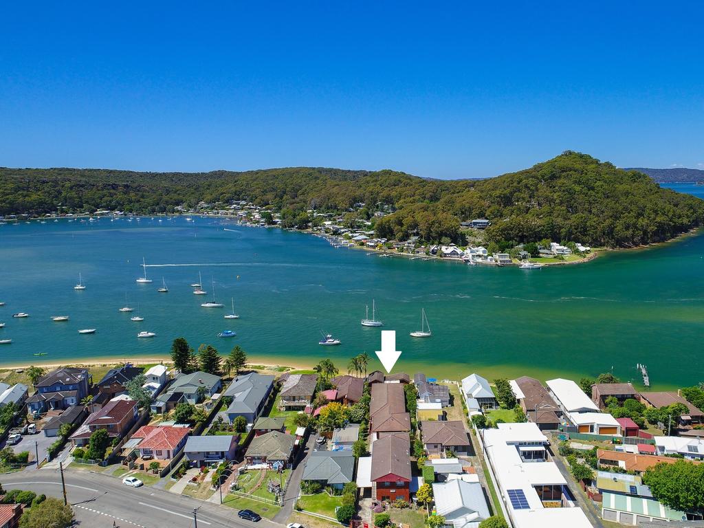 Booker Bay Rd, Booker Bay.