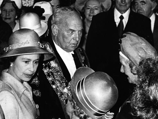 Queen Elizabeth II with Lord Mayor Doug Plaister at Hobart Town Hall during her silver jubillee visit to Tasmania in March 1977.