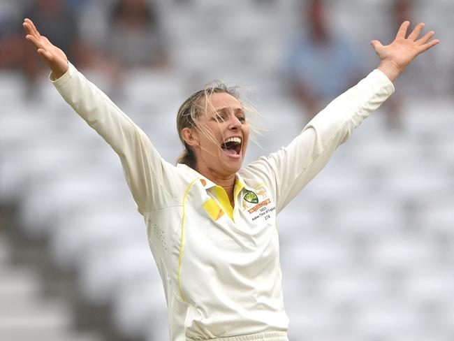 NOTTINGHAM, ENGLAND - JUNE 25: Australia bowler Ashleigh Gardner appeals with success for the wicket of Heather Knight during day four of the LV= Insurance Women's Ashes Test match between England and Australia at Trent Bridge on June 25, 2023 in Nottingham, England. (Photo by Stu Forster/Getty Images)